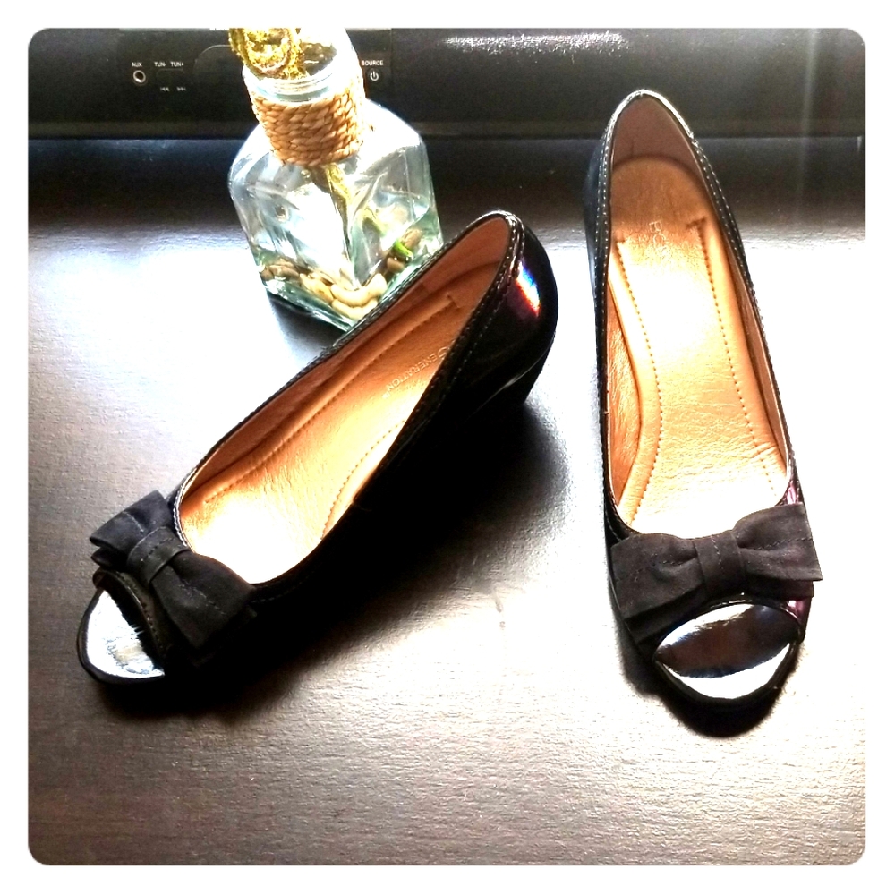 Black heeled wedges
